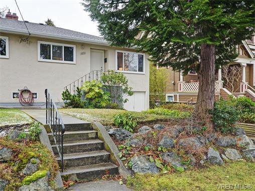 Main Photo: 1073 Davie St in VICTORIA: Vi Fairfield East Half Duplex for sale (Victoria) : MLS®# 750432