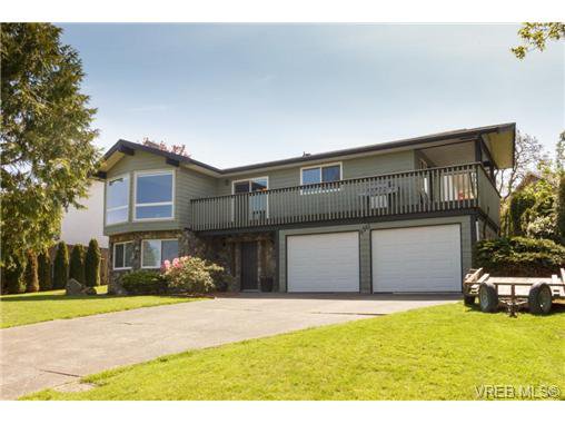 Main Photo: 4261 Thornhill Cres in VICTORIA: SE Lambrick Park Single Family Detached for sale (Saanich East) : MLS®# 728863