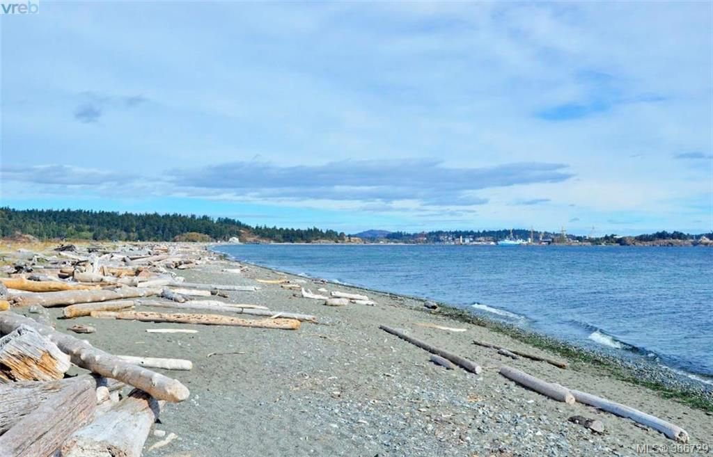 Main Photo: 106 3234 Holgate Lane in VICTORIA: Co Lagoon Condo Apartment for sale (Colwood) : MLS®# 386729