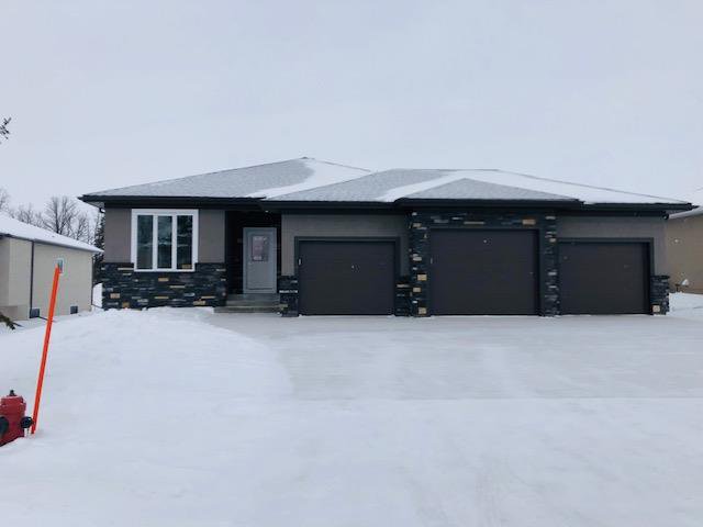 Main Photo: 22 River Heights Drive in La Salle: RM of MacDonald Residential for sale (R08) : MLS®# 1901652