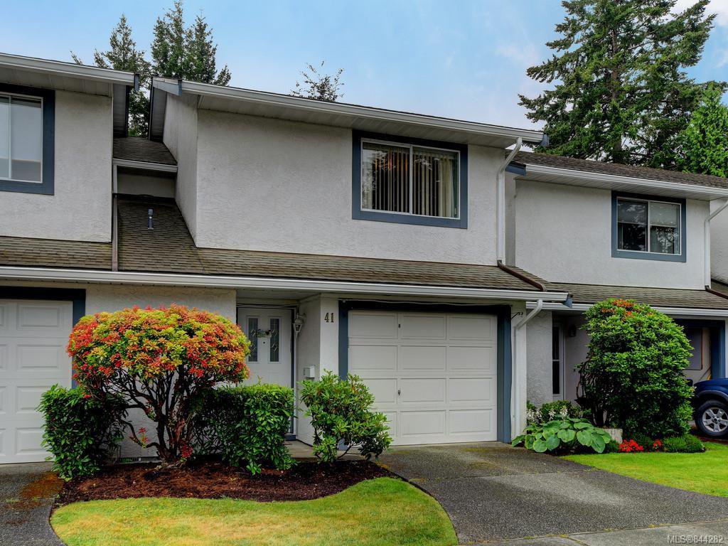 Main Photo: 41 2147 Sooke Rd in Colwood: Co Wishart North Row/Townhouse for sale : MLS®# 844282