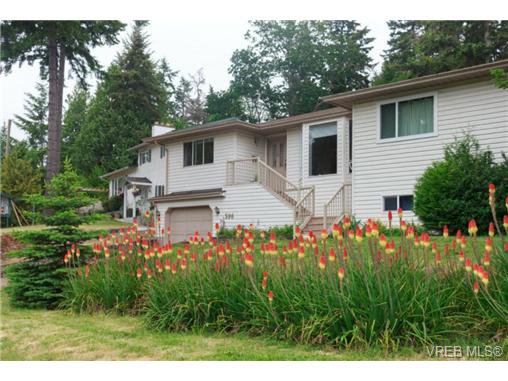 Main Photo: 596 Phelps Ave in VICTORIA: La Thetis Heights Half Duplex for sale (Langford) : MLS®# 731694