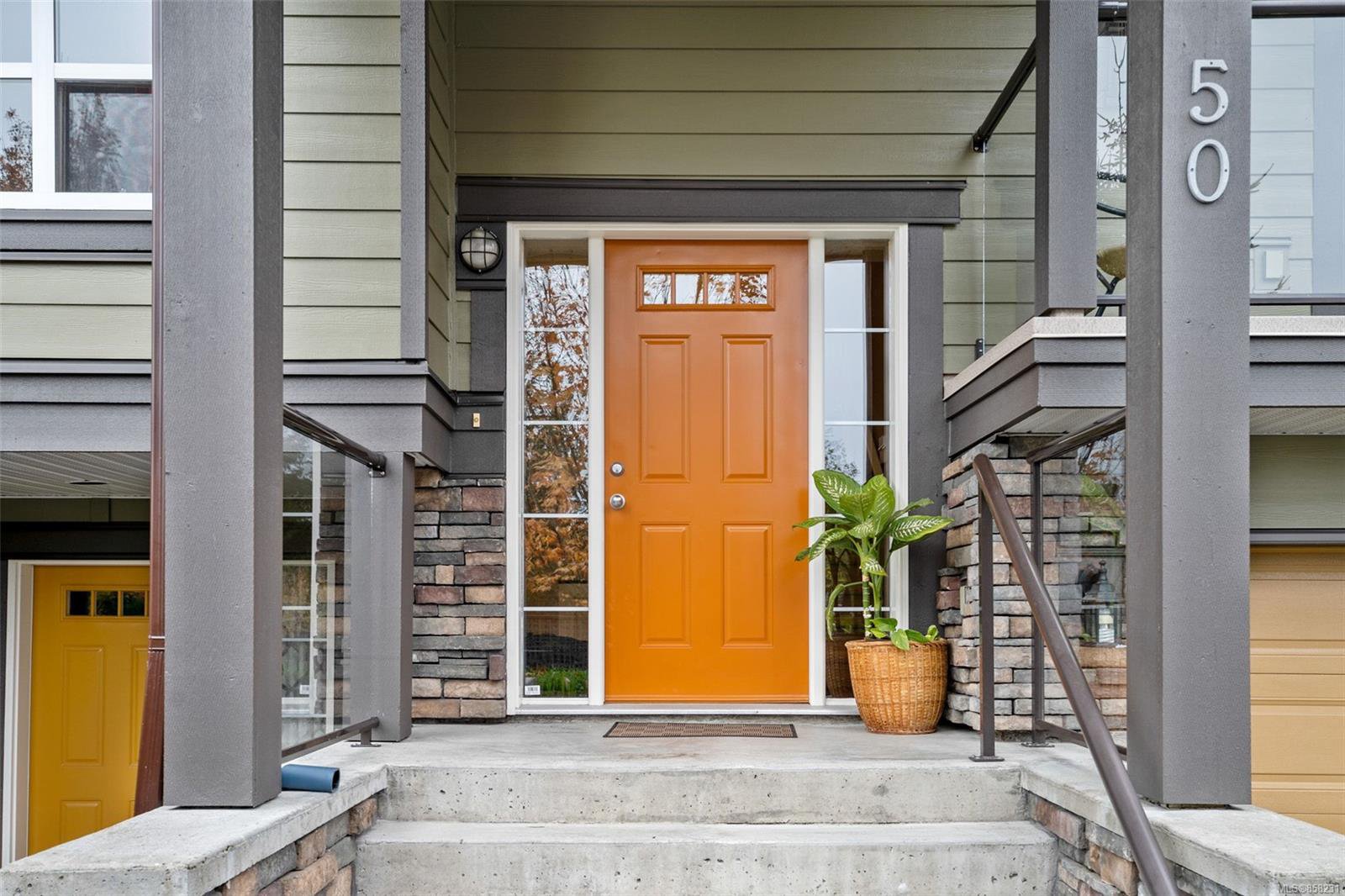 Main Photo: 50 486 Royal Bay Dr in : Co Royal Bay Row/Townhouse for sale (Colwood) : MLS®# 858231