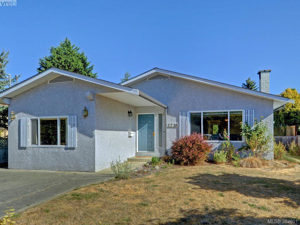 Main Photo: 1216 Loenholm Rd in VICTORIA: SW Layritz House for sale (Saanich West) : MLS®# 769227