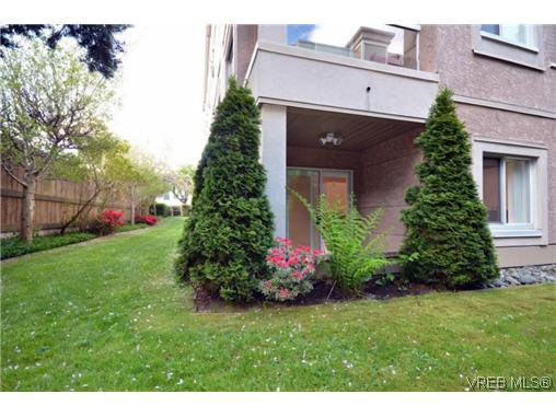 Main Photo: 106 1014 Rockland Avenue in VICTORIA: Vi Downtown Residential for sale (Victoria) : MLS®# 322905