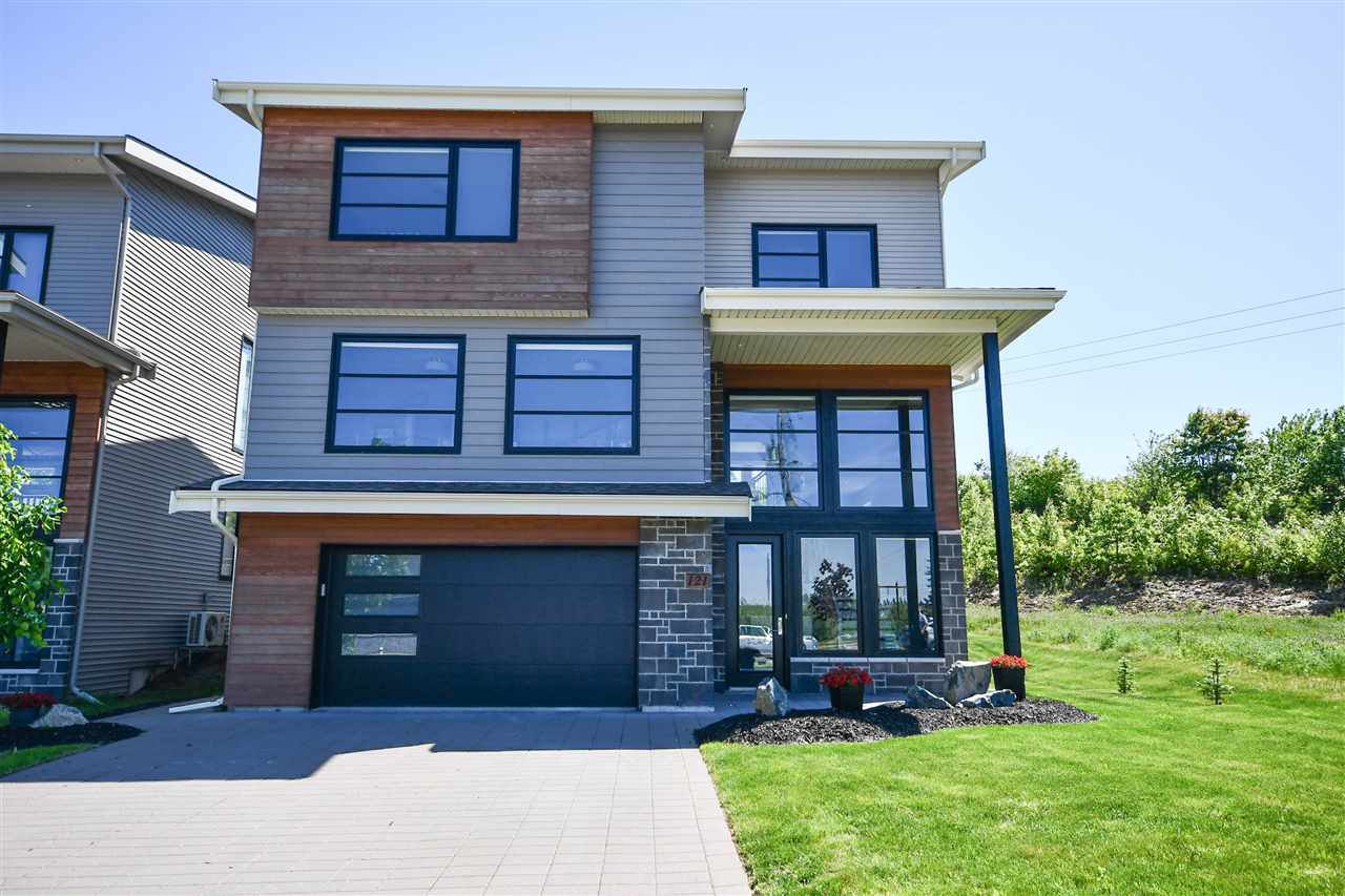 Main Photo: 121 Amesbury Gate in West Bedford: 20-Bedford Residential for sale (Halifax-Dartmouth) : MLS®# 202010752