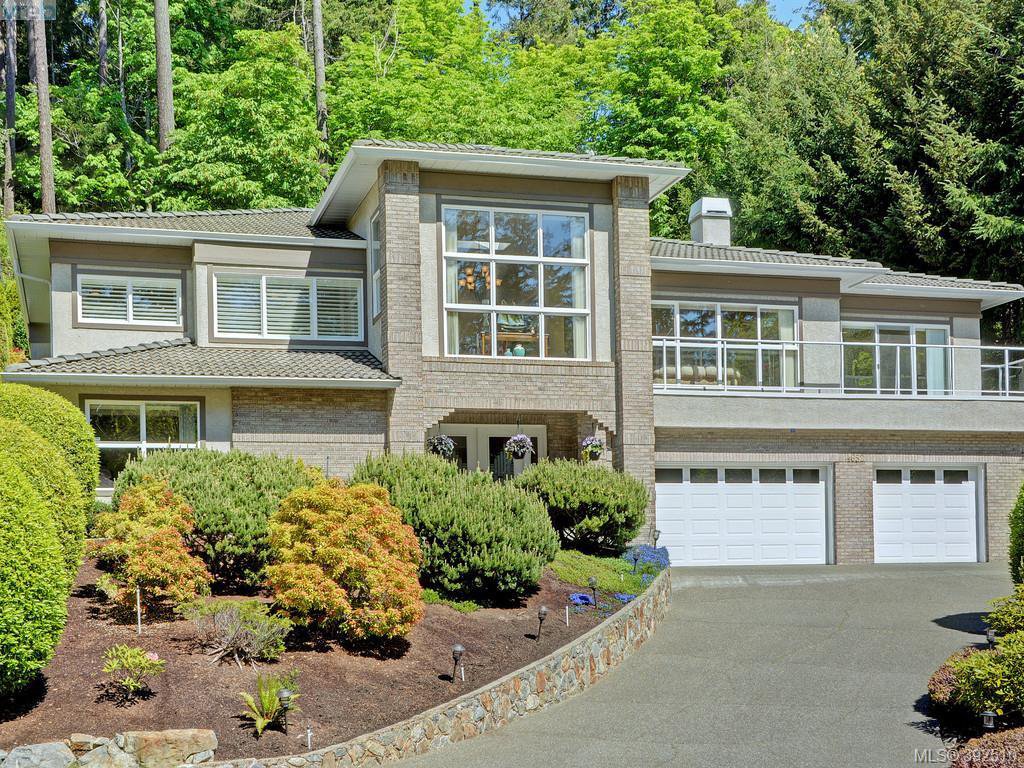 Main Photo: 4652 Boulderwood Drive in VICTORIA: SE Broadmead Single Family Detached for sale (Saanich East) : MLS®# 392510