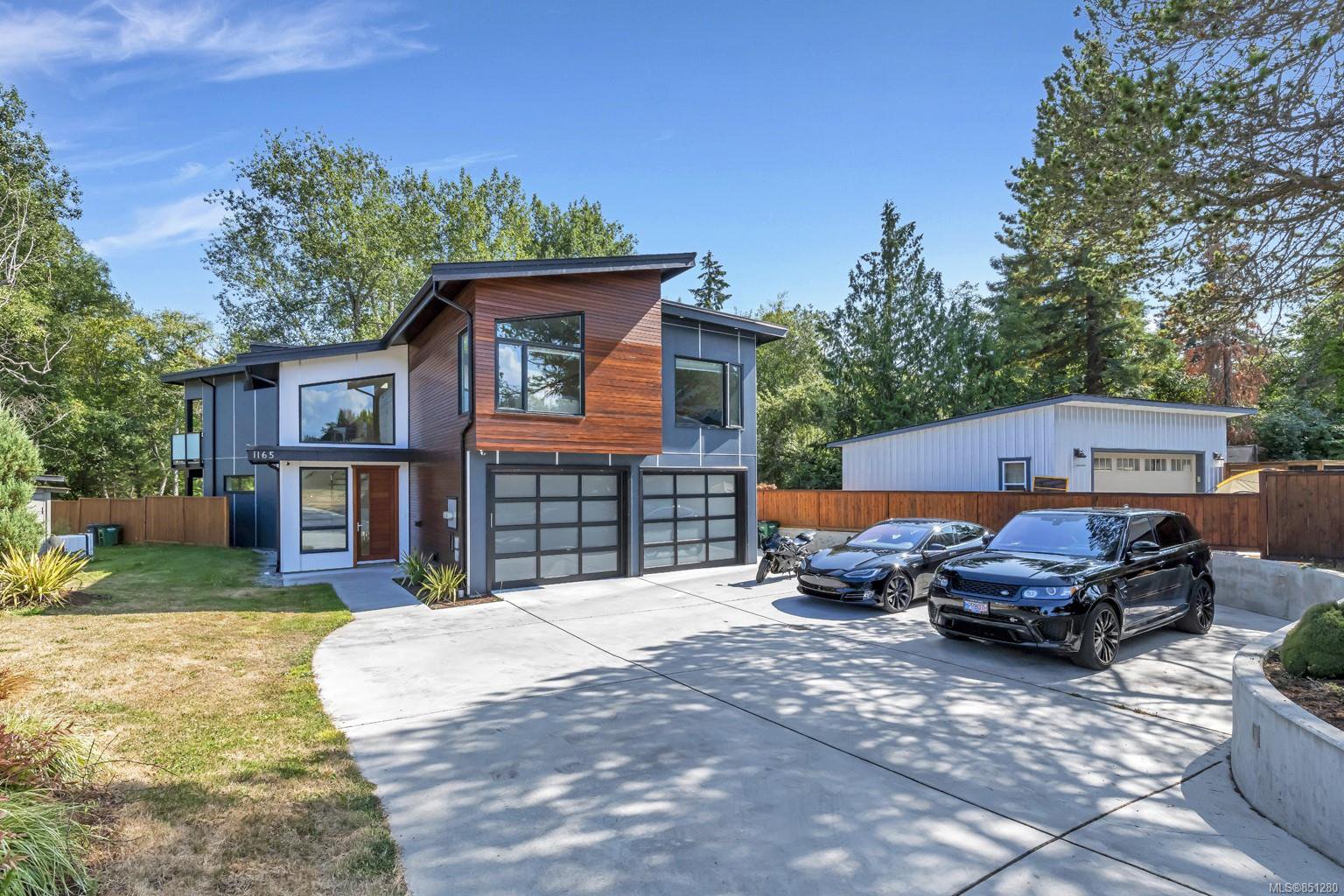 Main Photo: 1165 Royal Oak Dr in : SE Sunnymead Single Family Detached for sale (Saanich East) : MLS®# 851280