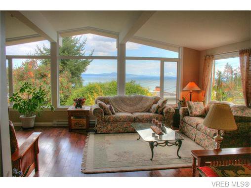 Main Photo: 5036 Sunrise Terr in VICTORIA: SE Cordova Bay House for sale (Saanich East) : MLS®# 743056