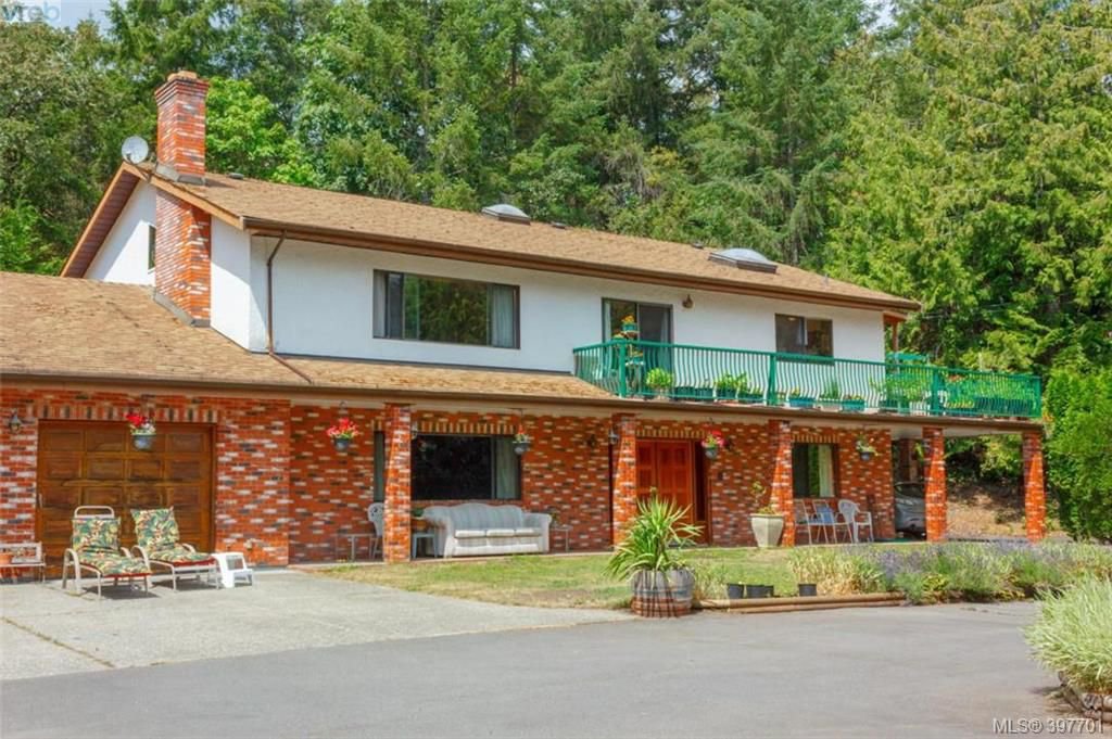 Main Photo: 335 Hector Road in VICTORIA: SW Interurban Single Family Detached for sale (Saanich West) : MLS®# 397701