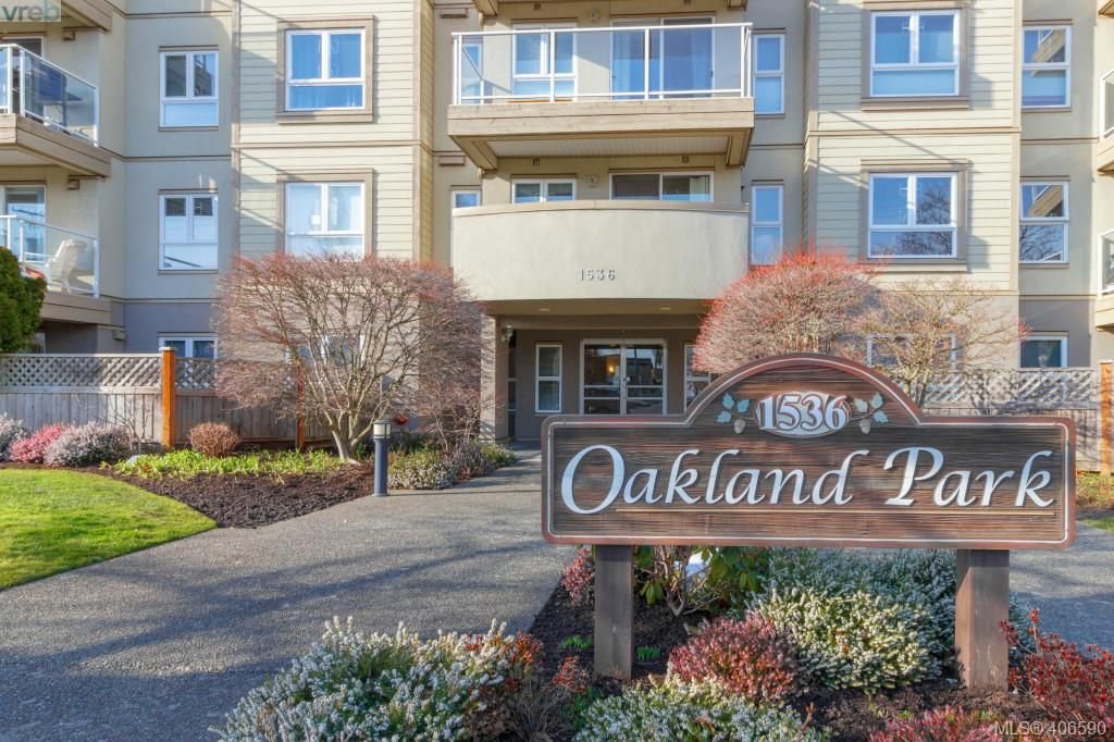 Main Photo: 202 1536 Hillside Ave in VICTORIA: Vi Oaklands Condo for sale (Victoria) : MLS®# 808123