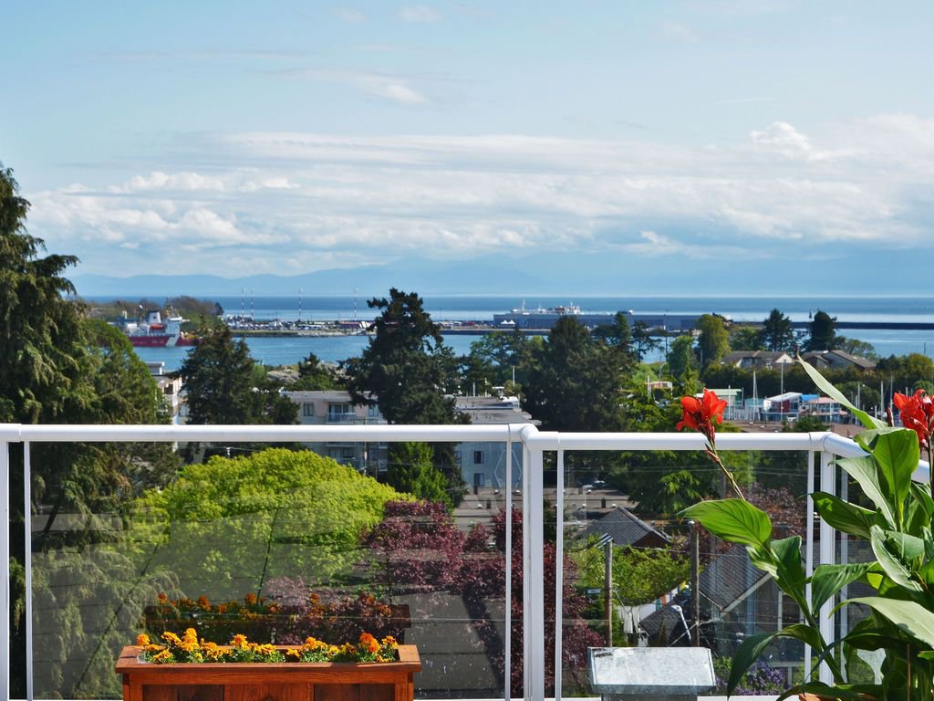 South West Corner Penthouse Suite with year round gorgeous views!