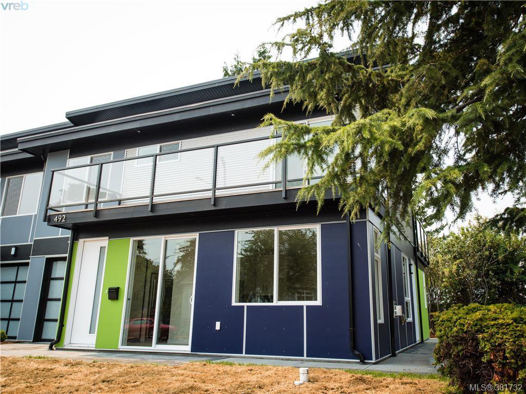 Main Photo: 492 South Joffre St in VICTORIA: Es Saxe Point Half Duplex for sale (Esquimalt) : MLS®# 766807