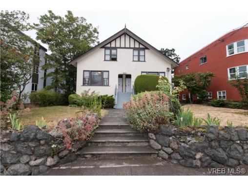 Main Photo: 2440 Quadra St in VICTORIA: Vi Central Park Quadruplex for sale (Victoria) : MLS®# 735330