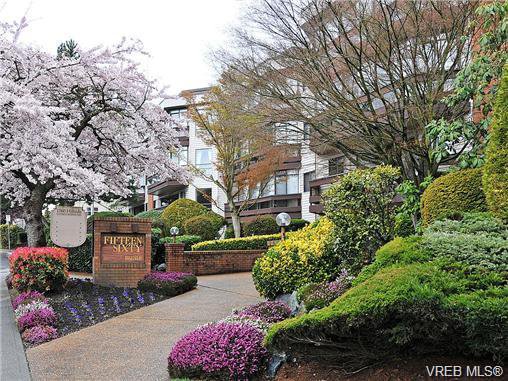 Main Photo: 110 1560 Hillside Ave in VICTORIA: Vi Oaklands Condo for sale (Victoria) : MLS®# 689216