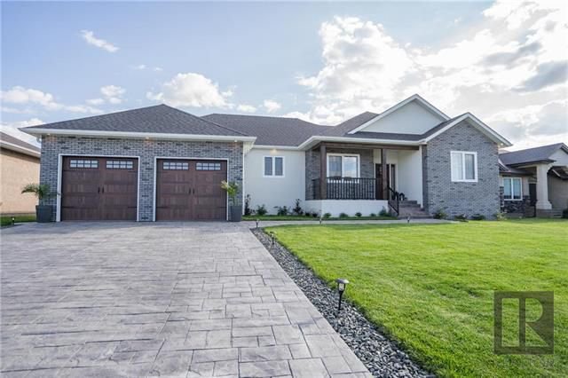 Main Photo: 405 St George Place in Niverville: The Highlands Residential for sale (R07) : MLS®# 1820283
