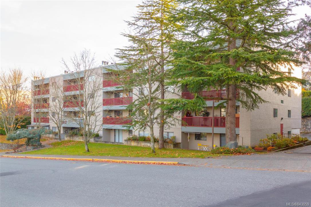 Main Photo: 413 3255 Glasgow Ave in Saanich: SE Quadra Condo for sale (Saanich East) : MLS®# 843059
