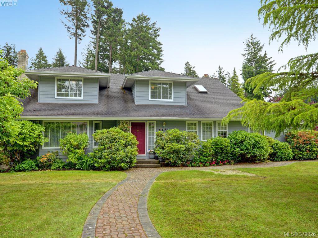 Main Photo: 4451 Autumnwood Lane in VICTORIA: SE Broadmead House for sale (Saanich East) : MLS®# 762926