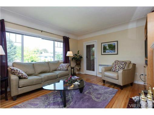 Main Photo: 1439 Brooke Street in VICTORIA: Vi Fairfield West Residential for sale (Victoria) : MLS®# 351861