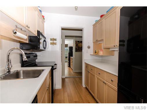 Main Photo: 402 1052 Rockland Avenue in VICTORIA: Vi Downtown Residential for sale (Victoria) : MLS®# 370258