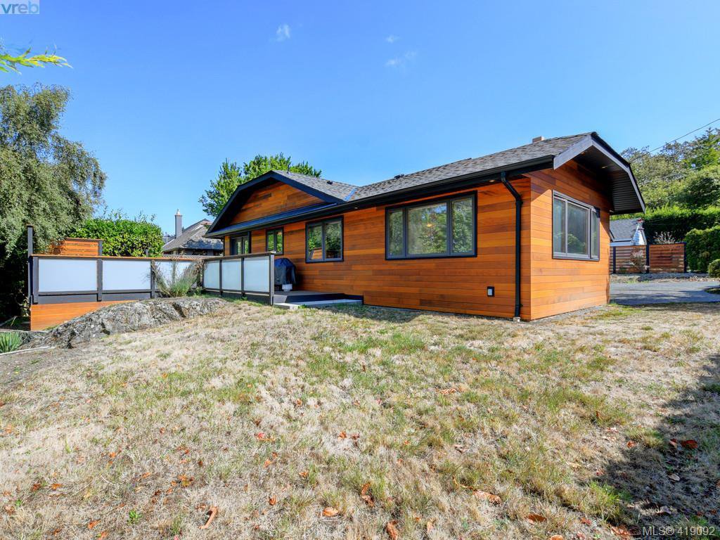 Main Photo: 1906 Fairfield Road in VICTORIA: Vi Fairfield East Single Family Detached for sale (Victoria) : MLS®# 419092