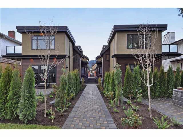 Main Photo: 2 236 E 18TH STREET in North Vancouver: Central Lonsdale 1/2 Duplex for sale : MLS®# R2423163