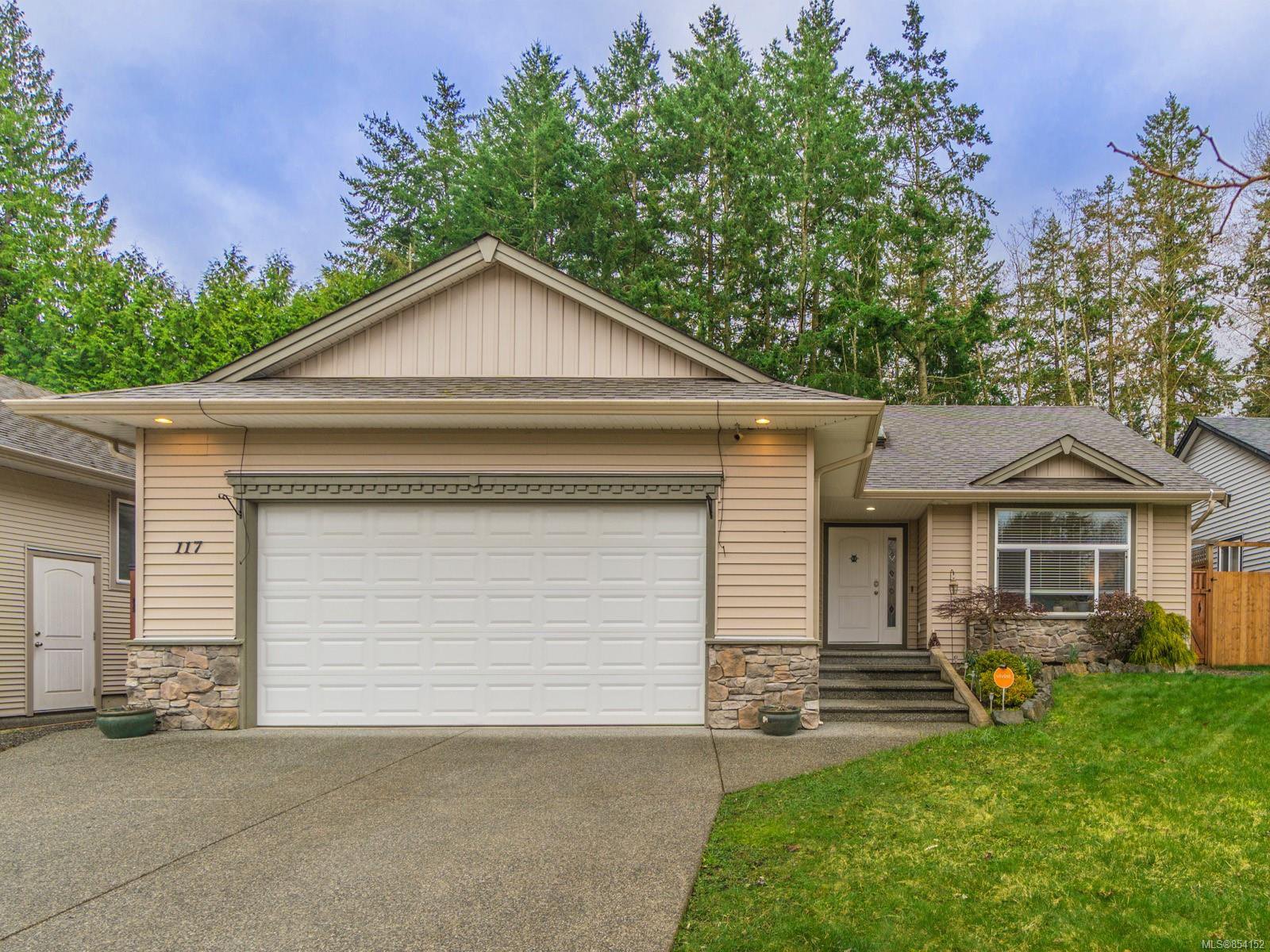 Main Photo: 117 Cowling Pl in : Na Chase River House for sale (Nanaimo) : MLS®# 854152
