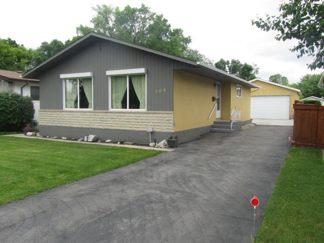 Main Photo: 904 Vimy Road in WINNIPEG: Westwood / Crestview Residential for sale (West Winnipeg) : MLS®# 1112416