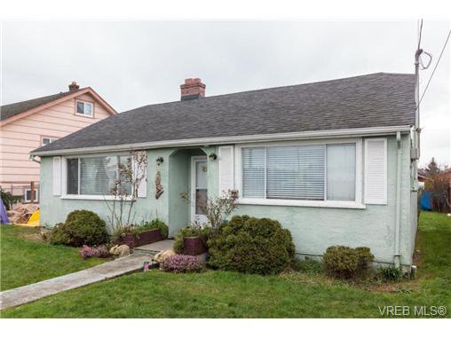 Main Photo: 541 E Burnside Road in VICTORIA: Vi Burnside Single Family Detached for sale (Victoria) : MLS®# 360870