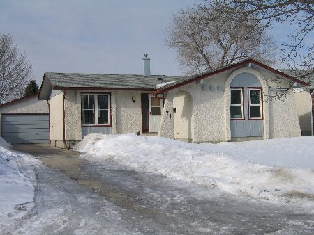 Main Photo: 71 Mutchmor Close: Residential for sale (East Kildonan) : MLS®# 2402522