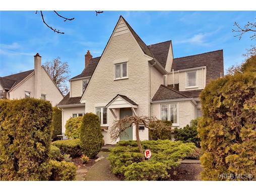 Main Photo: 1682 Beach Dr in VICTORIA: OB North Oak Bay Single Family Detached for sale (Oak Bay) : MLS®# 751401