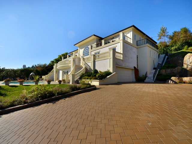 Main Photo: 1068 EYREMOUNT DR in West Vancouver: British Properties House for sale : MLS®# V915735