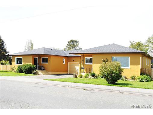 Main Photo: 2834/2840 Henderson Rd in VICTORIA: OB Henderson House for sale (Oak Bay) : MLS®# 750634