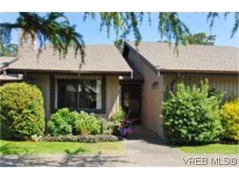 Main Photo: in VICTORIA: SE Mt Doug Row/Townhouse for sale (Saanich East) : MLS®# 477417