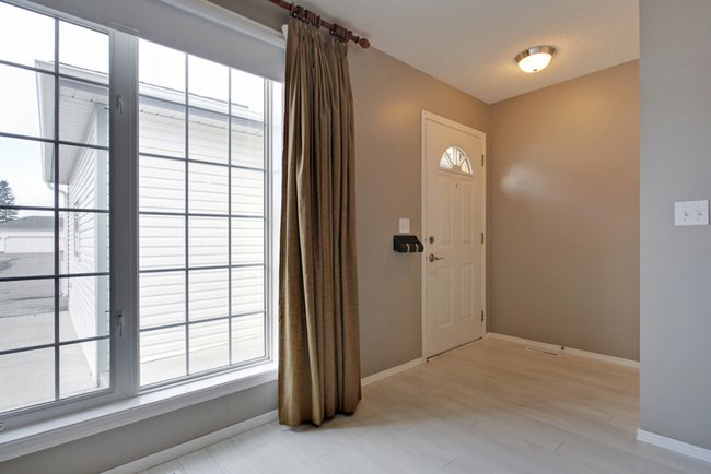 Main Photo: 34 105 Elm Place in Okotoks: Condo for sale : MLS®# C4000778