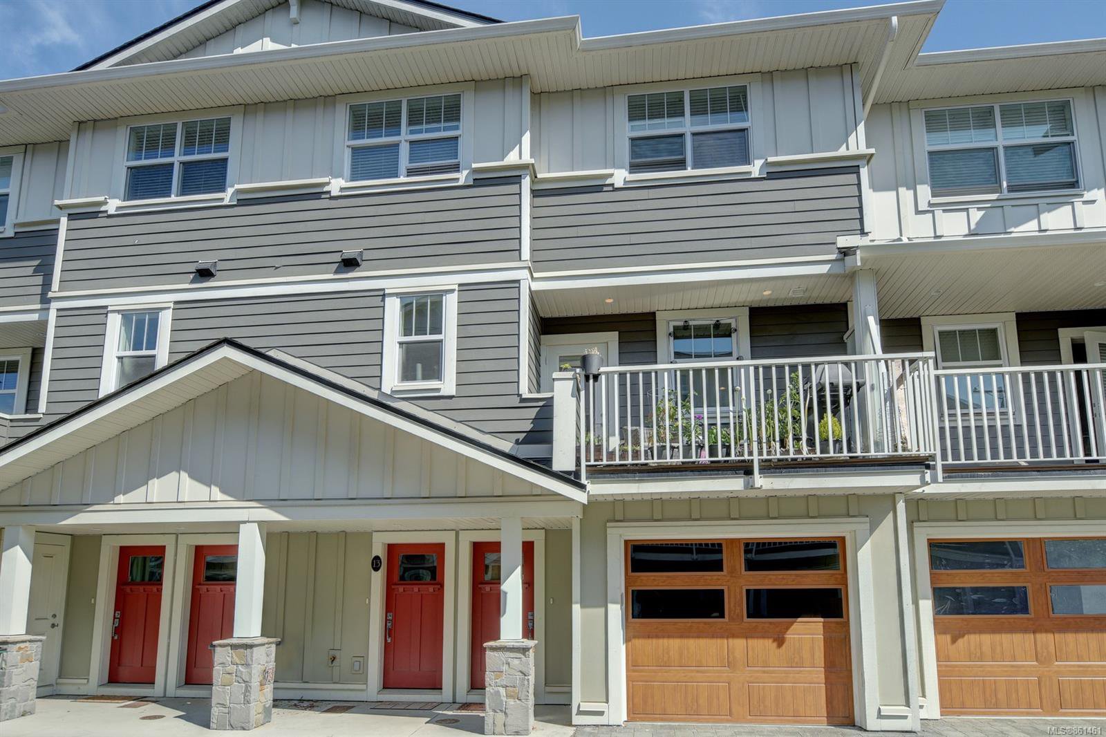 Main Photo: 13 3356 Whittier Ave in : SW Rudd Park Row/Townhouse for sale (Saanich West) : MLS®# 861461