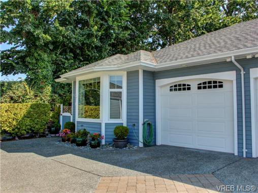 Main Photo: 4 10121 Fifth St in SIDNEY: Si Sidney North-East Row/Townhouse for sale (Sidney) : MLS®# 714940