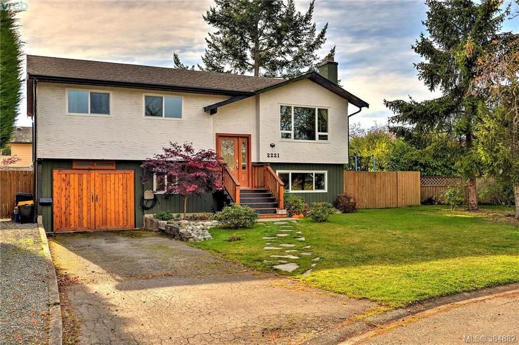 Main Photo: 2221 Magnolia Place in SIDNEY: Si Sidney North-East Single Family Detached for sale (Sidney) : MLS®# 384882