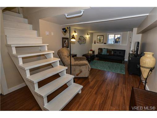 Main Photo: 3030 Washington Avenue in VICTORIA: Vi Burnside Residential for sale (Victoria) : MLS®# 342552