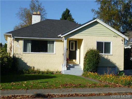Main Photo: 2660 CADBORO BAY Rd in VICTORIA: OB Henderson House for sale (Oak Bay) : MLS®# 657851