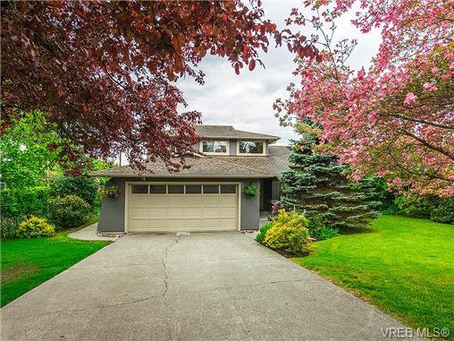 Main Photo: 599 Ridgegrove Ave in VICTORIA: SW Northridge House for sale (Saanich West) : MLS®# 700992