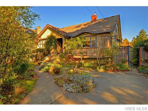 Main Photo: 1332 Carnsew Street in VICTORIA: Vi Fairfield West Single Family Detached for sale (Victoria) : MLS®# 371093