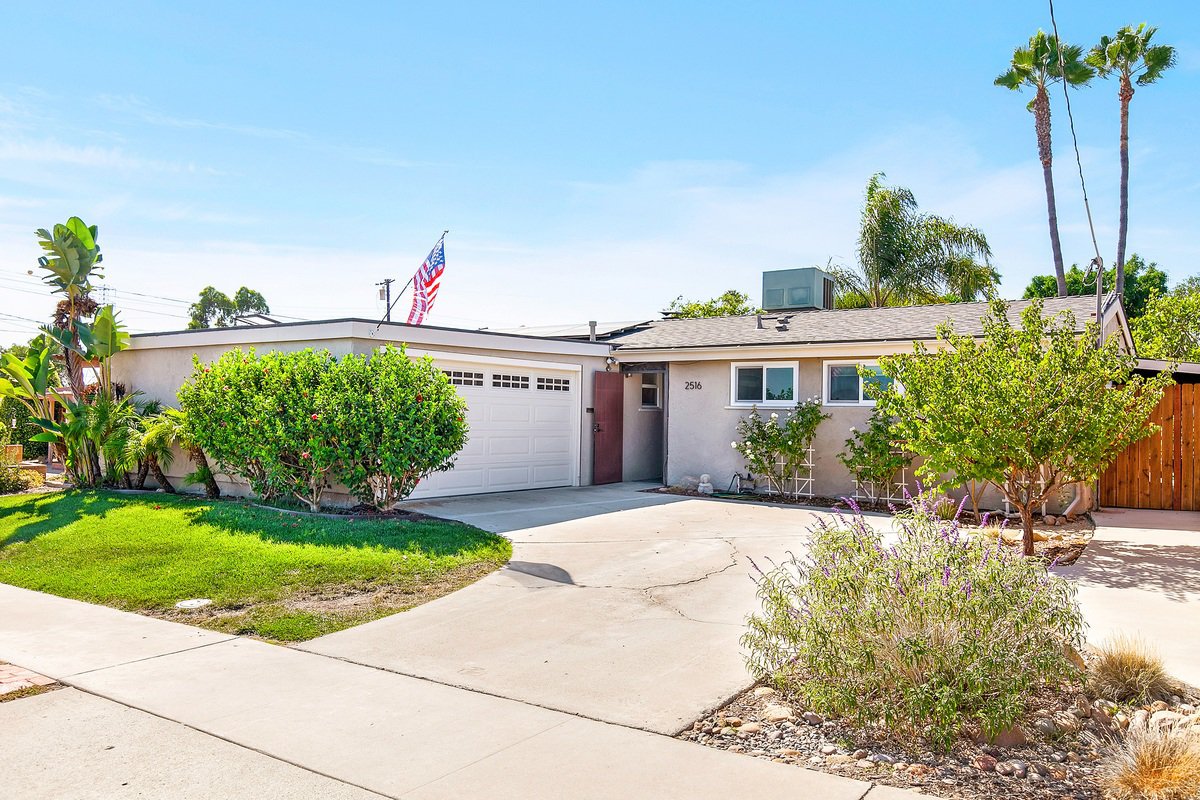 Main Photo: SERRA MESA House for sale : 3 bedrooms : 2516 Raymell Dr in San Diego