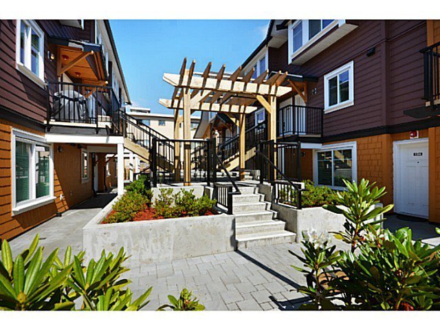 Main Photo: 103 423 EIGHTH STREET in Uptown NW: Home for sale : MLS®# V1111228