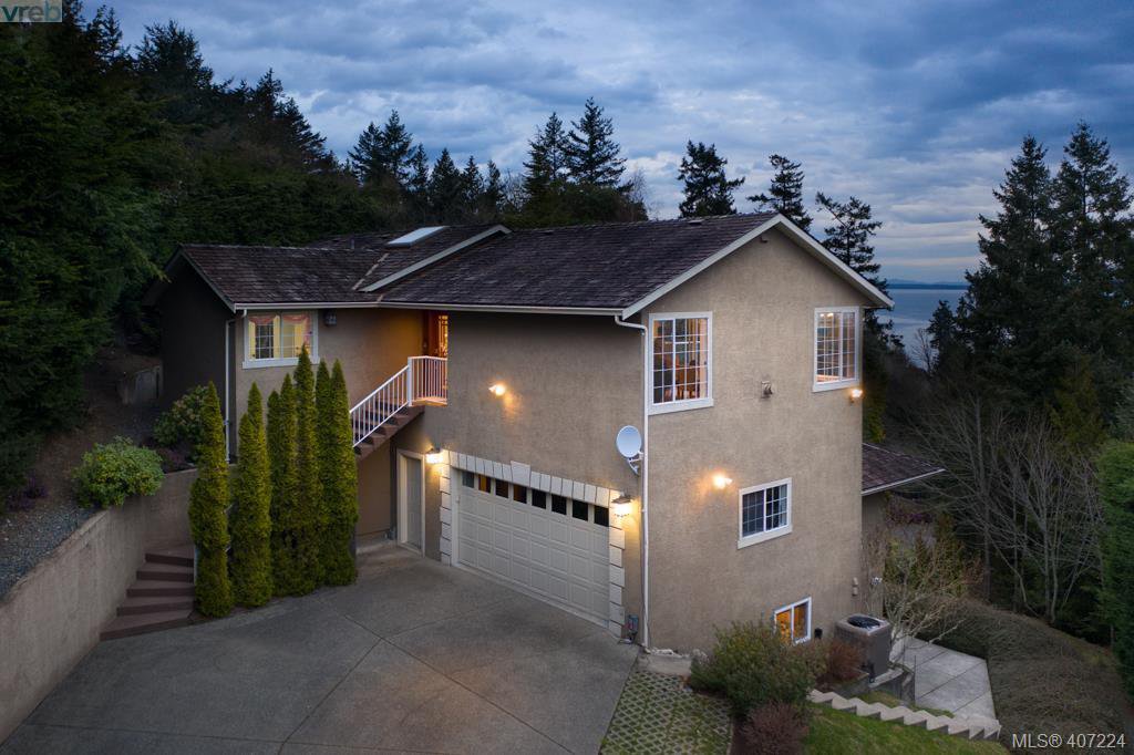 Main Photo: 4892 Lochside Dr in VICTORIA: SE Cordova Bay Single Family Detached for sale (Saanich East) : MLS®# 809278