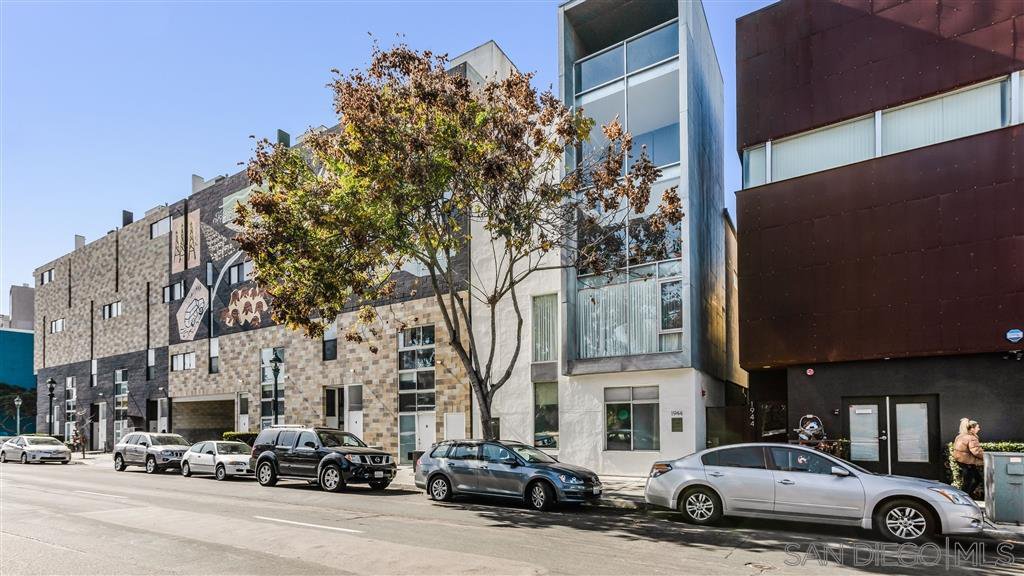 Main Photo: DOWNTOWN Condo for sale : 1 bedrooms : 1944 State St #17 in San Diego