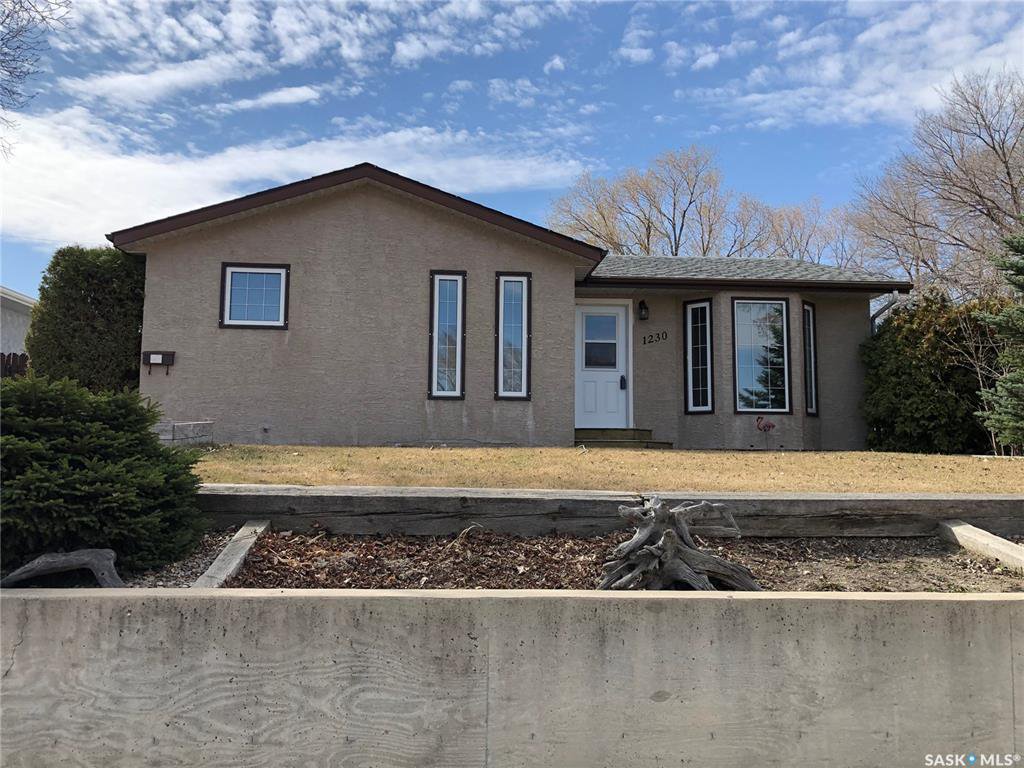 Main Photo: 1230 Dahl Street East in Swift Current: South East SC Residential for sale : MLS®# SK761909