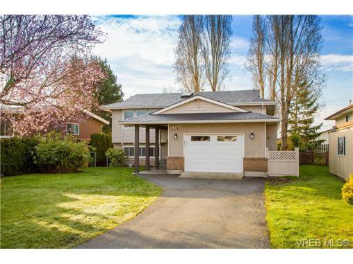 Main Photo: 2241 Bradford Avenue in SIDNEY: Si Sidney North-East Single Family Detached for sale (Sidney) : MLS®# 347698