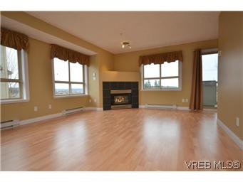 Main Photo: 8 7847 East Saanich Road in SAANICHTON: CS Saanichton Residential for sale (Central Saanich) : MLS®# 304604