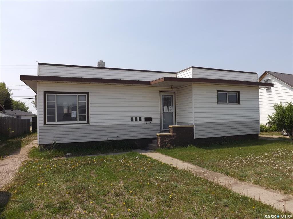 Main Photo: 526 Fourth Street in Estevan: Residential for sale : MLS®# SK798018
